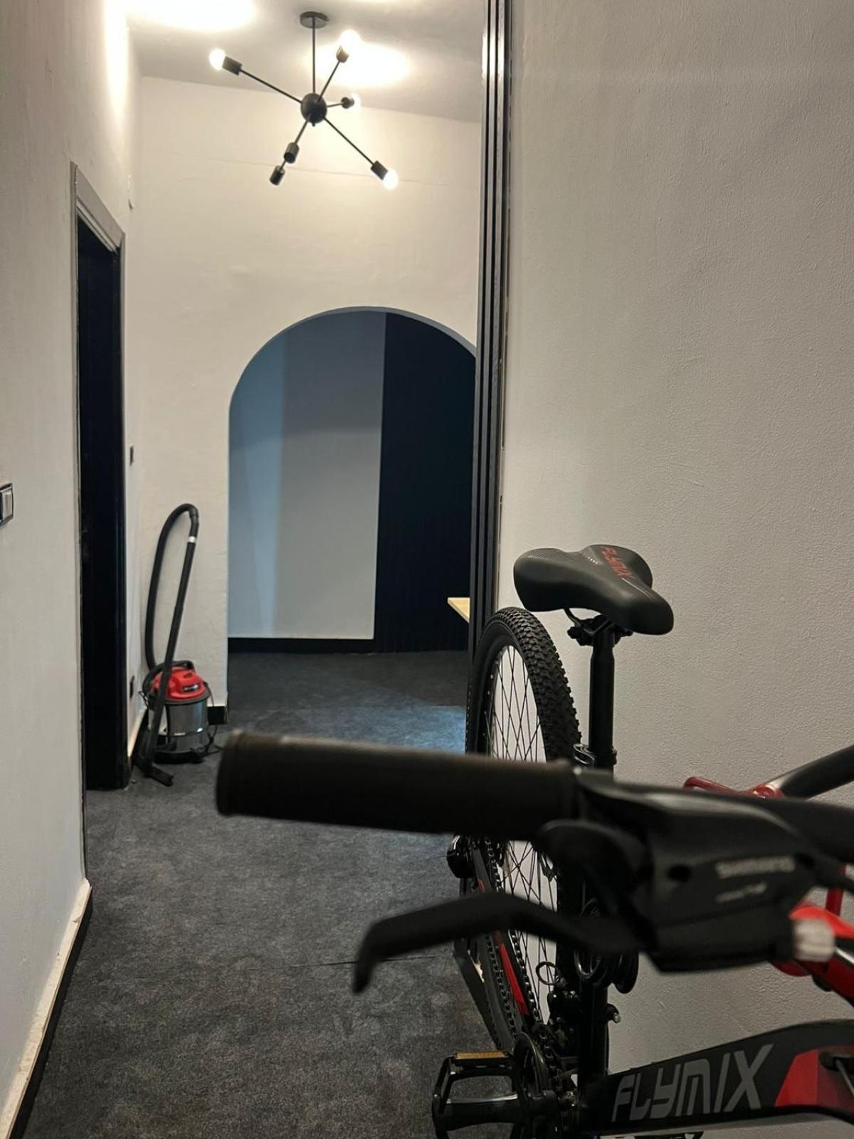 The Hub Private 10 Minutes From The Airport Apartment