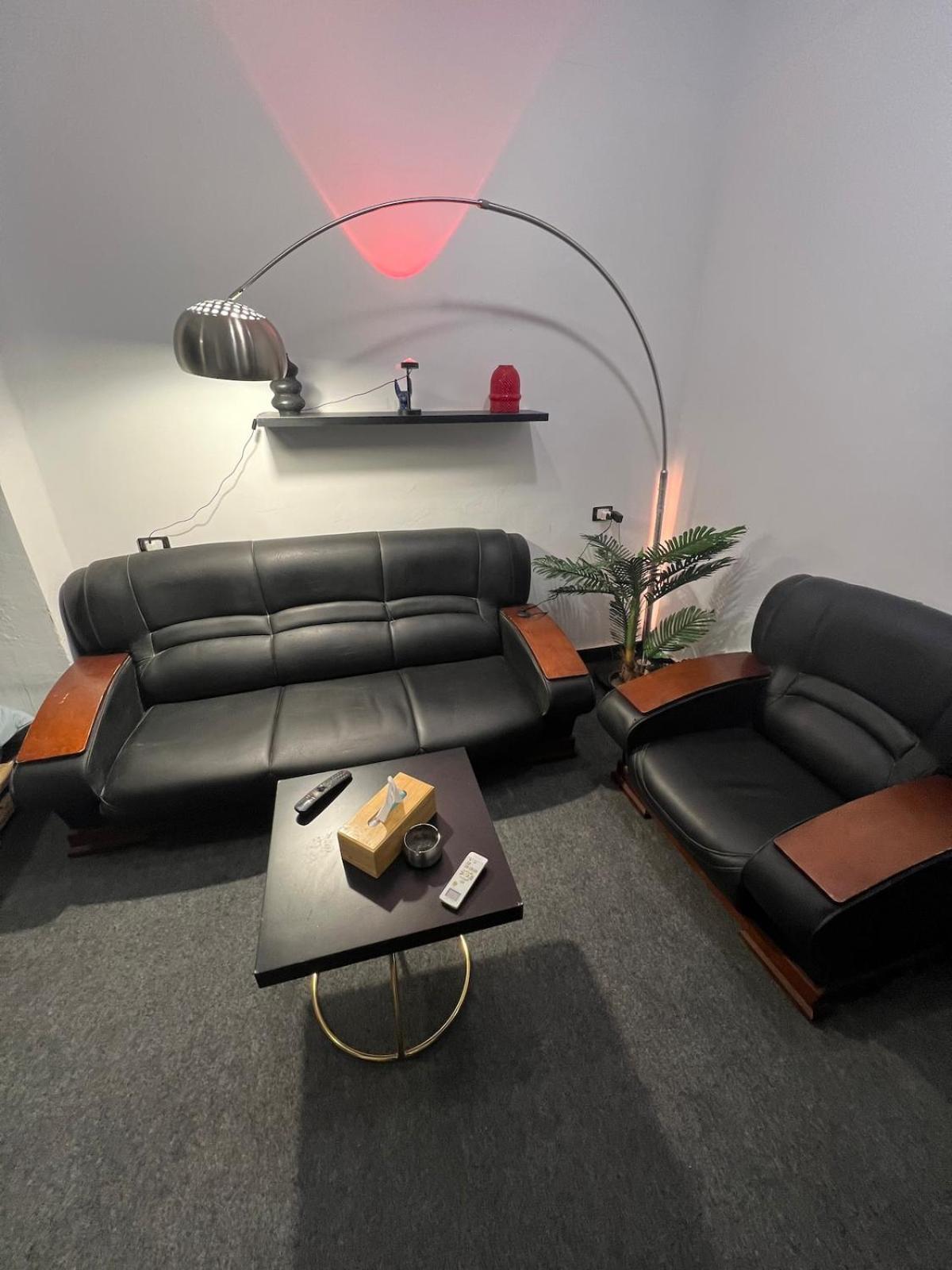 The Hub Private 10 Minutes From The Airport Apartment *