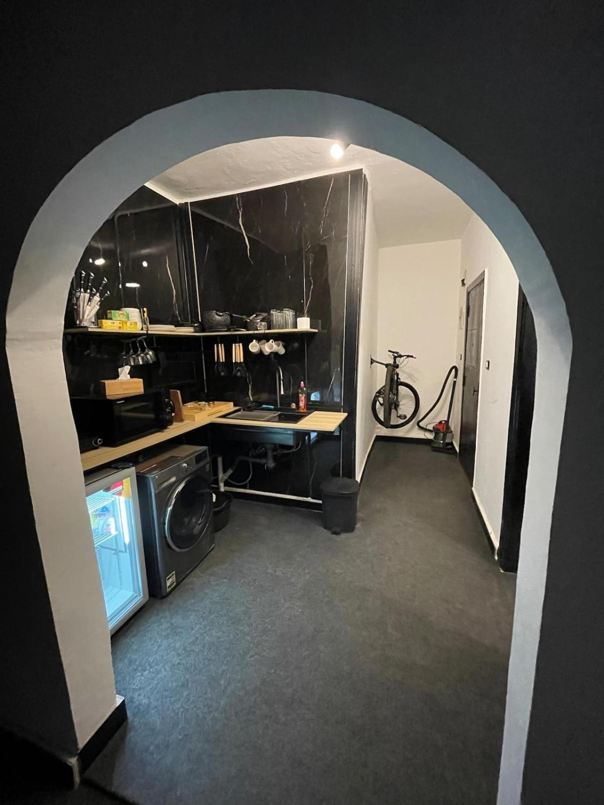 The Hub Private 10 Minutes From The Airport Apartment *