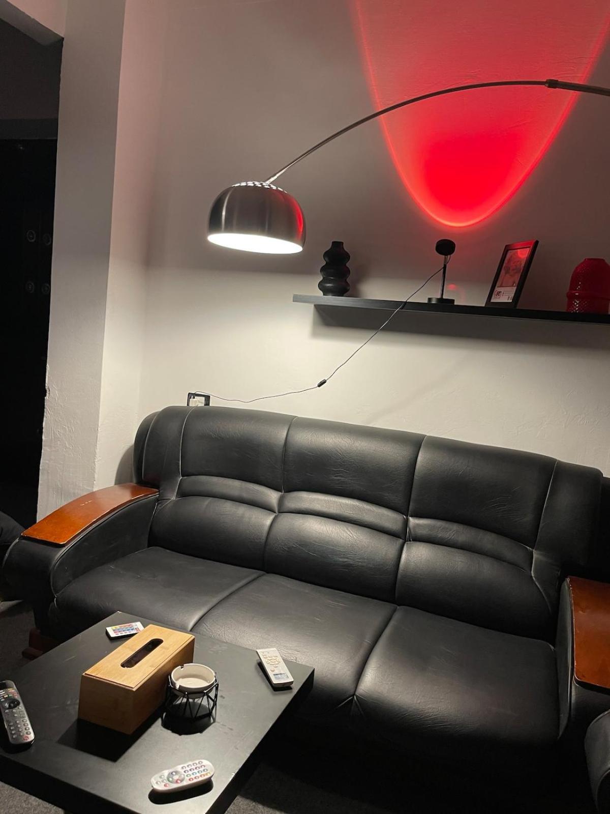 The Hub Private 10 Minutes From The Airport Apartment *