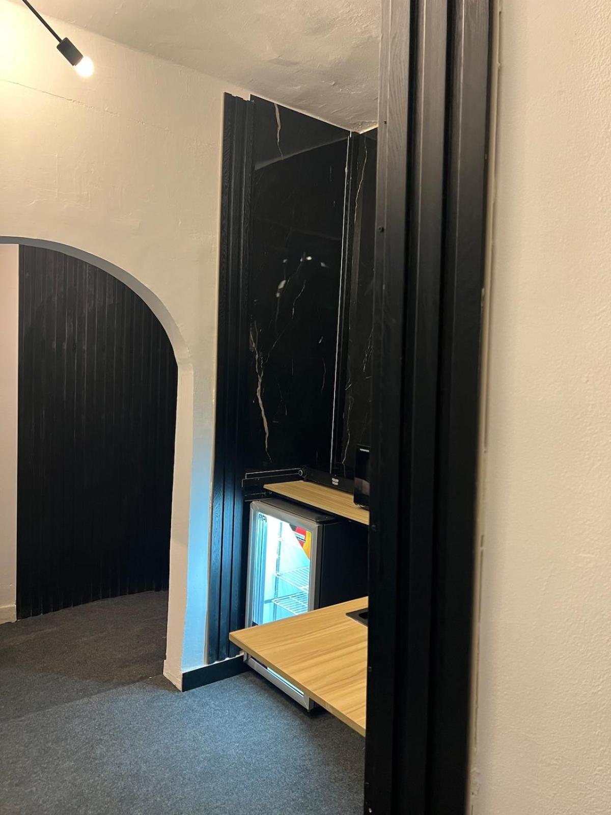 The Hub Private 10 Minutes From The Airport Apartment *